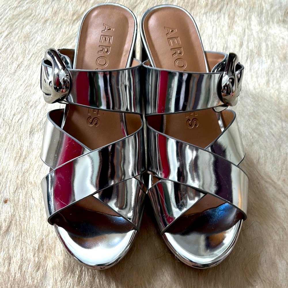 AEROSOLES Silver Slide Sandals with Metallic Finish